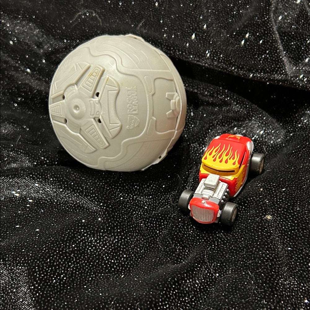 Rocket League vintage ‘Backfire’ mini pullback racer and ball - Picture 4 of 4
